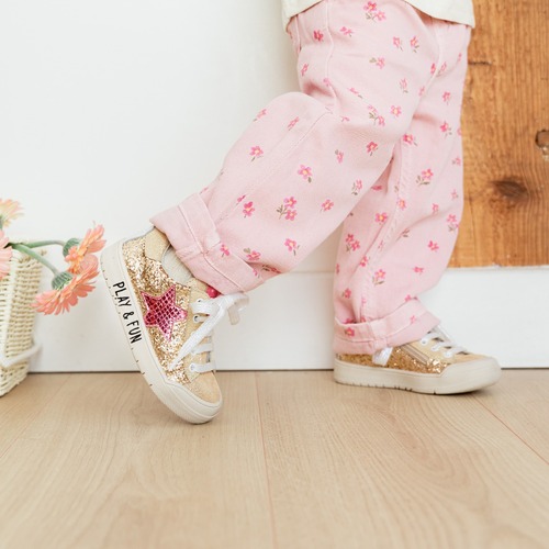 Le printemps arrive, retrouvez des chaussures pour toute occasion pour vos petites stars sur notre site !SABA | Semelle souple qui offre un amorti optimal#bopy #bopyshoes #chaussuresenfants #madeinfrance #etoiles #paillettes